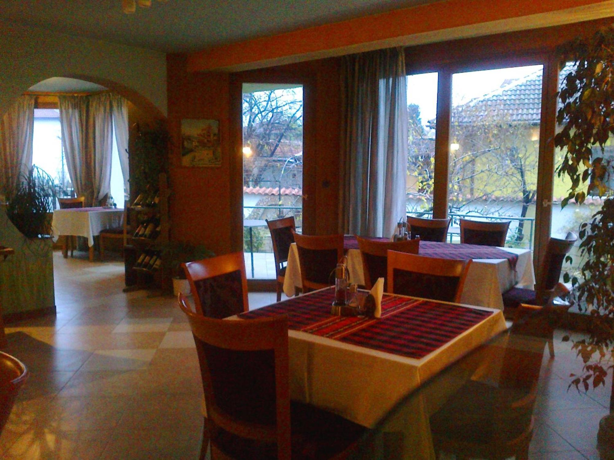 Family Hotel Sonata Samokov Exterior foto