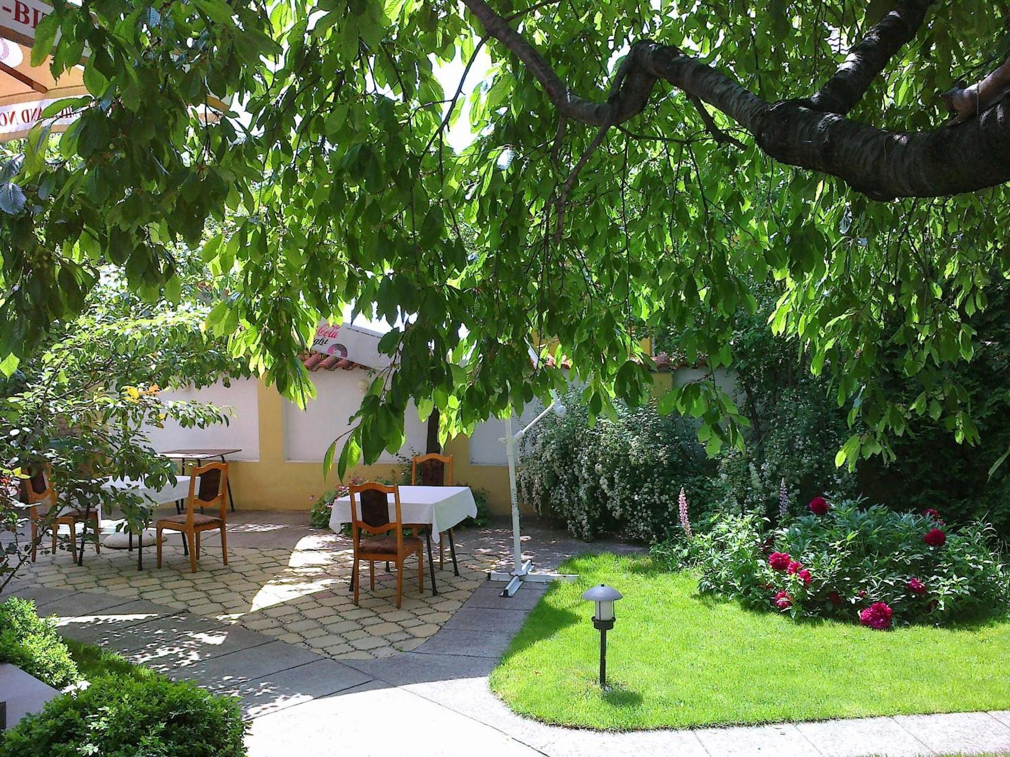 Family Hotel Sonata Samokov Exterior foto