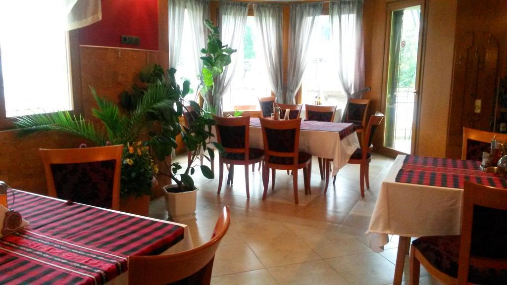Family Hotel Sonata Samokov Exterior foto