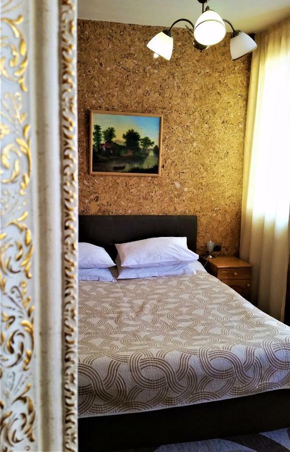 Family Hotel Sonata Samokov Exterior foto